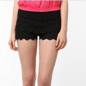 UO Pins and Needles Scalloped Lace Shorts, Sz 4